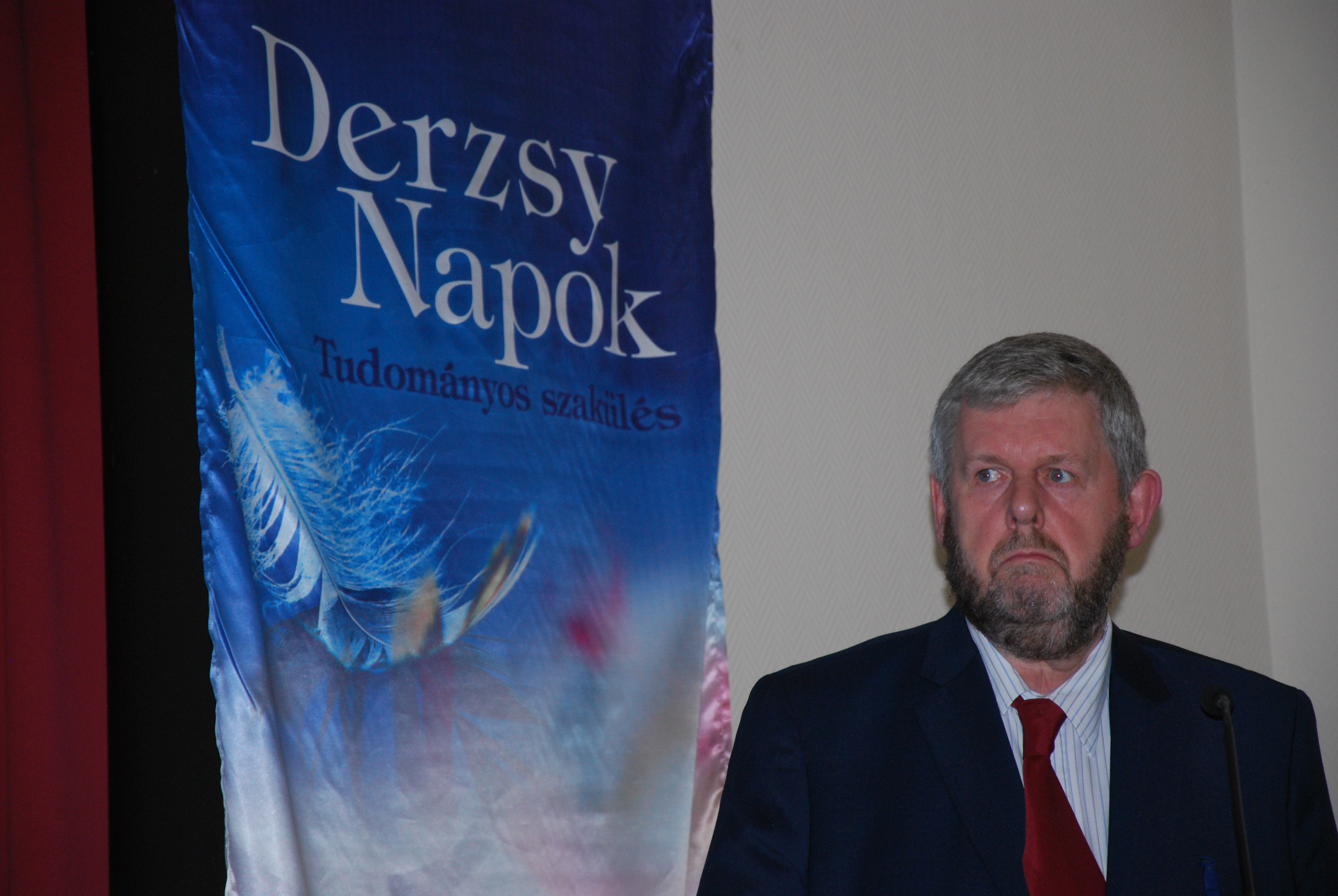 Nigel Horrox, a WVPA eln&ouml;k&eacute;nek el&odblac;ad&aacute;sa